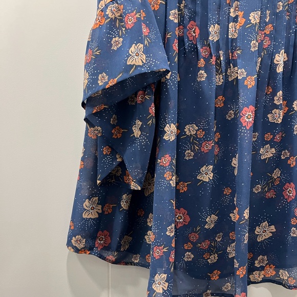 Style & Co., blouse 3X, flutter sleeves, blue with flowers.  NWOT. - Picture 2 of 6